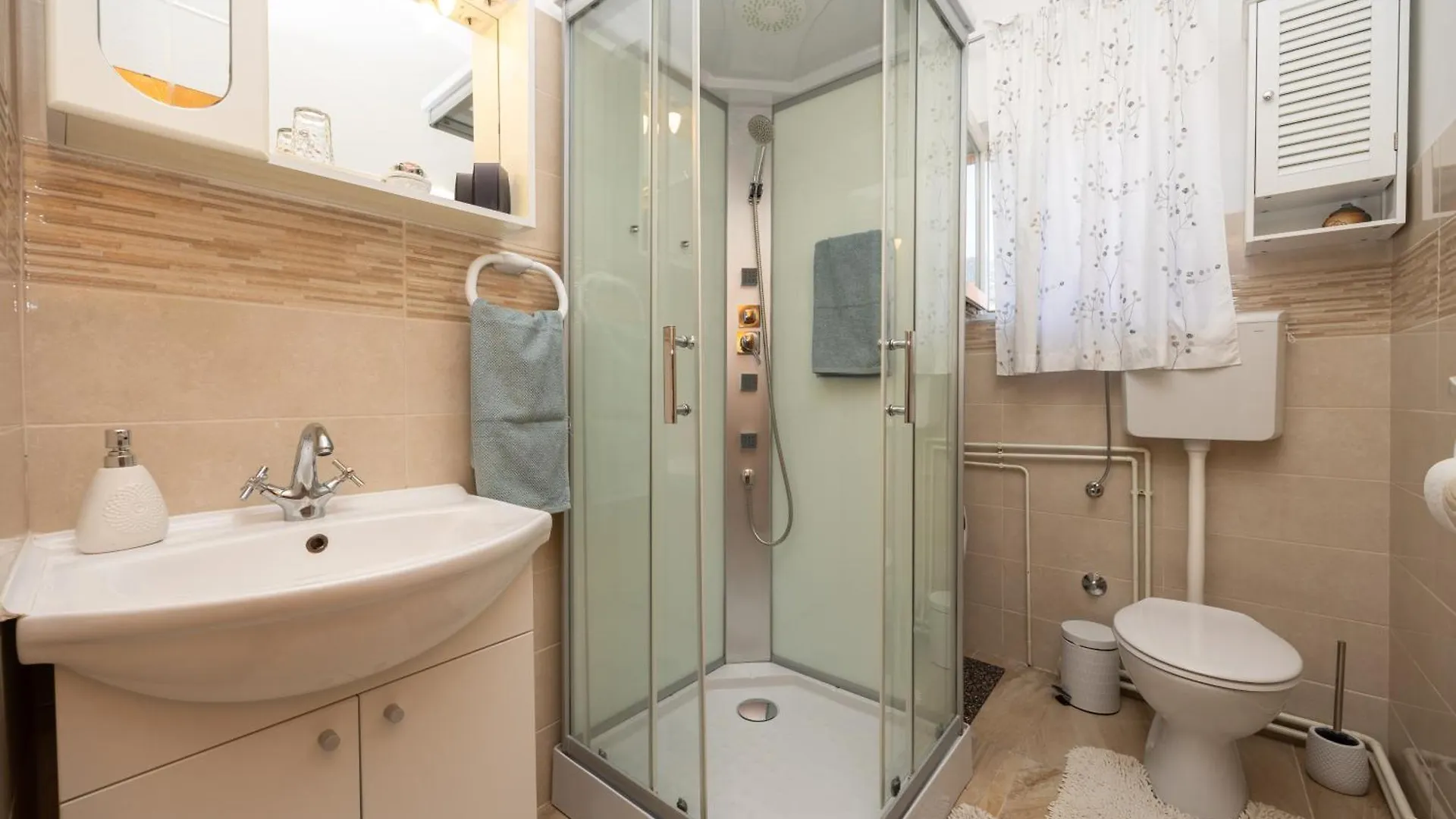 Apartman Seashell Kastela 0*,  Croatia